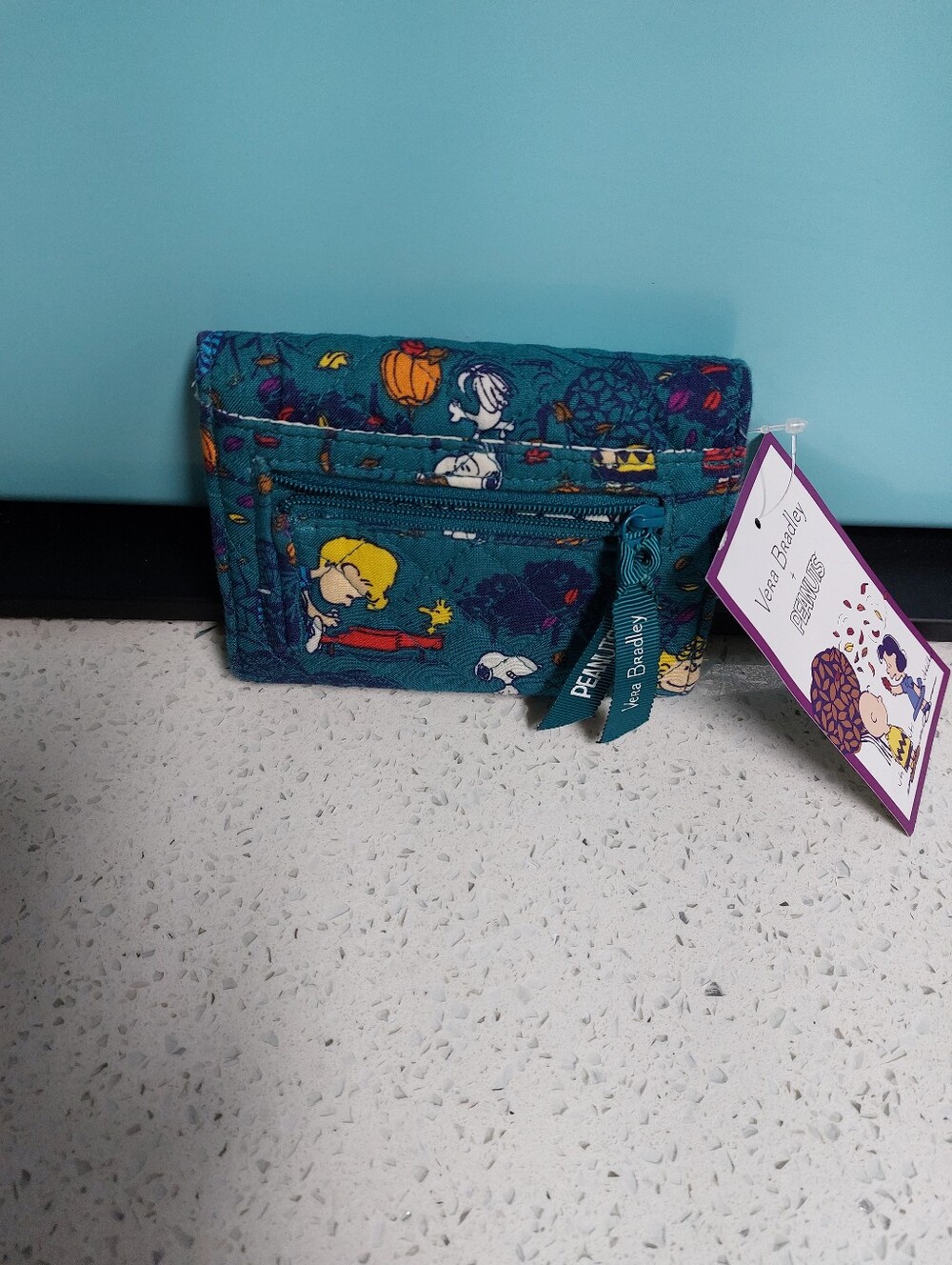 Fall For Peanuts Snoopy RFID Riley Wallet NWT - Picture 2 of 3